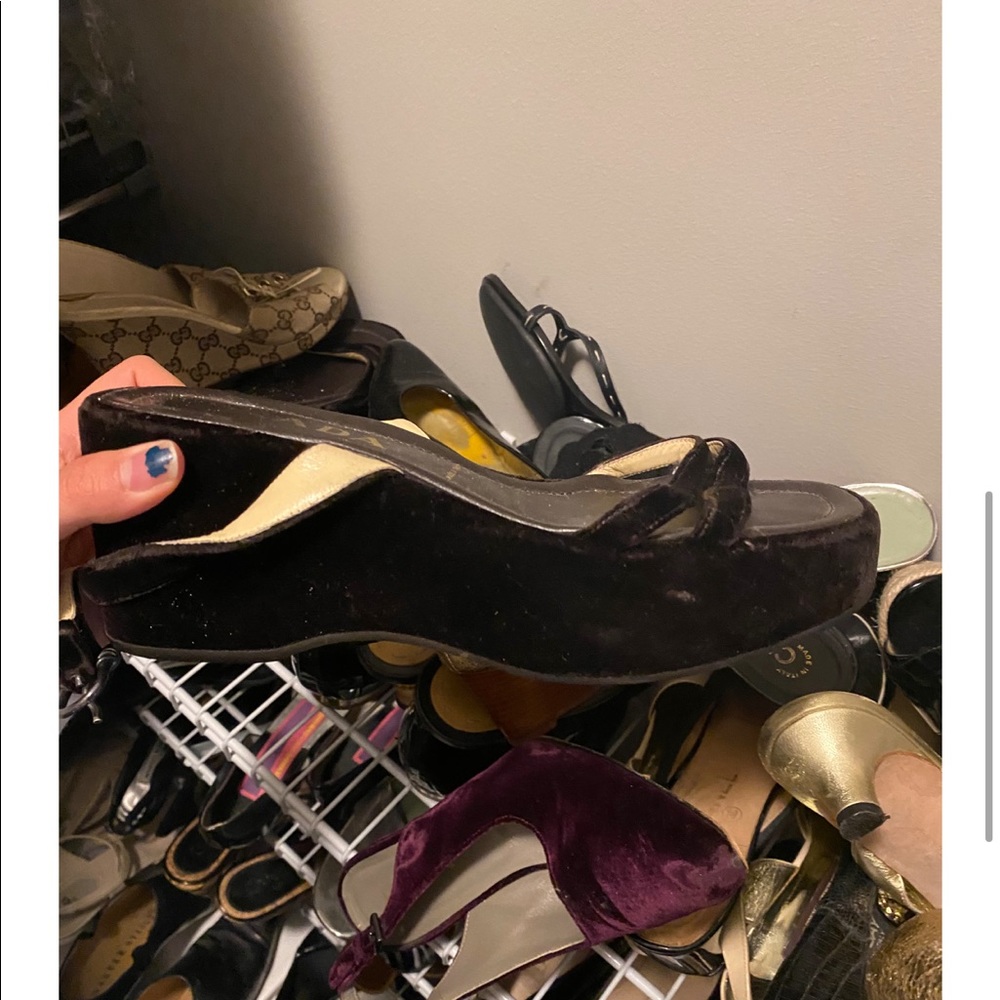 Prada - Picture 2 of 2